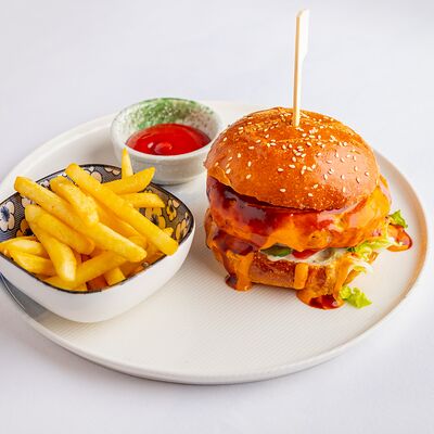 Бургер с мраморной говядиной в Leto по цене 1880 ₽