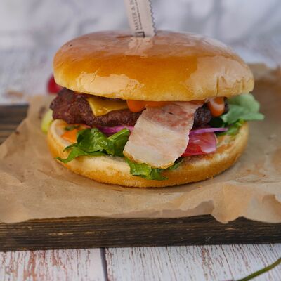 Бургер Биг Бой в Гастробар Крапива по цене 620 ₽