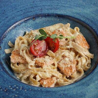 Паста с лососем в FRIENDLOUNGE по цене 590 ₽