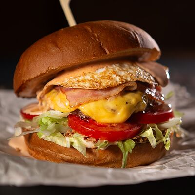 Бургер с беконом в Easybar по цене 855 ₽