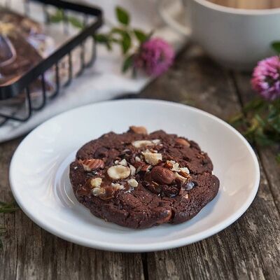 Кукис шоколадные с фундуком и карамелью в Блеск по цене 190