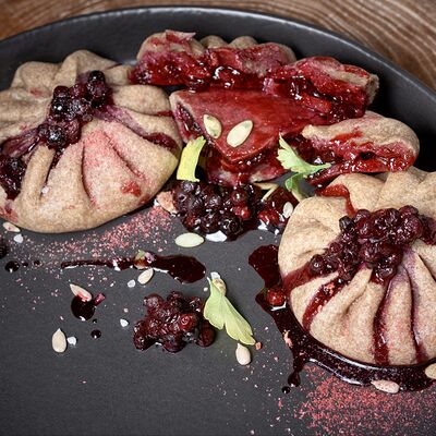 Пирожок с черникой в Панда по цене 90 ₽