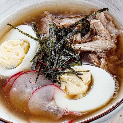 Рамен со свининой барбекю и пшеничной лапшой в Kamakura по цене 660 ₽