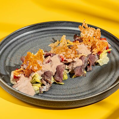 Салат с ростбифом в Black Jo по цене 529 ₽