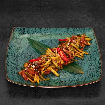 Теплый салат с говяжей вырезкой и соусом манго в Чайхана Восток № 1 по цене 1300 ₽