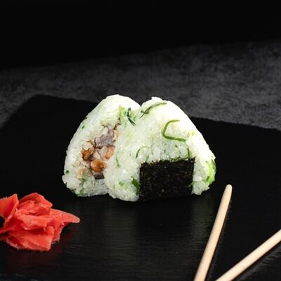 Онигири чука и угорь в Полный песец по цене 335 ₽