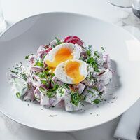 Домашний овощной салат с яйцом в Romano