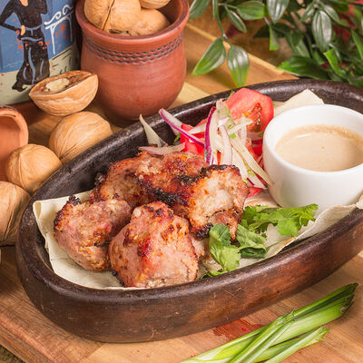 Шашлык из свинины в ореховом соусе в Мушмула по цене 489