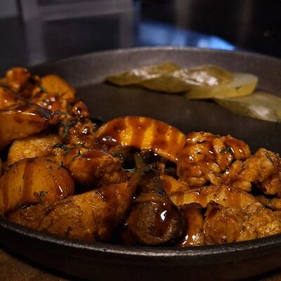 Жареха с говядиной и лисичками в Houston bar по цене 790 ₽