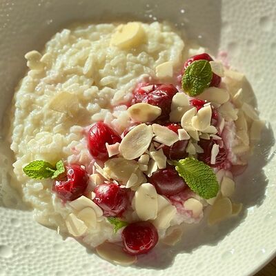 Рисовая каша с вишней и миндалем в ProЗёрна по цене 300 ₽