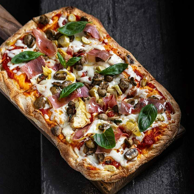 Пи**а с пармской ветчиной, артишоками и грибами в Tehnikum по цене 1190 ₽