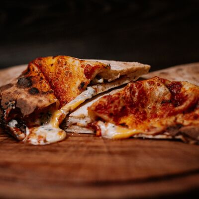 Кальцоне 4 сыра в Gioffre по цене 600 ₽