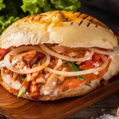 Шаурма в лепешке стандарт в Вкусно и Сочно по цене 440 ₽