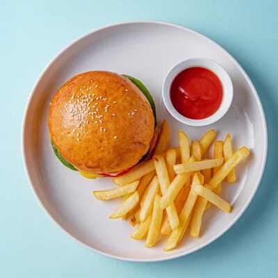 Чизбургер с картофелем фрив VASILCHUKI Chaihona №1 по цене 590 ₽