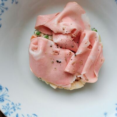 Домашний оливье с каперсами и мортаделлой в Kalabasa по цене 813 ₽