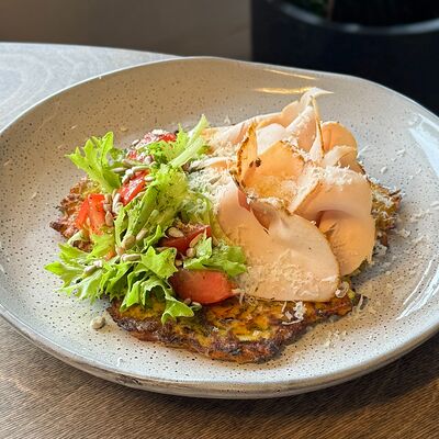 Драник из тыквы с индейкой в Fllore cafe по цене 629 ₽