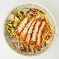 Рис с хрустящей курицей в K-Pop корейская кухня