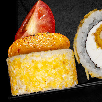 Чипс-ролл запечённый в Суши Хаб по цене 1190 ₽