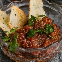 Икра из печеных овощей с пшеничными тостами в Катюша Katyusha