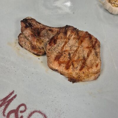 Стейк Томагавк из свинины породы Duroc в Мясо & Рыба по цене 990