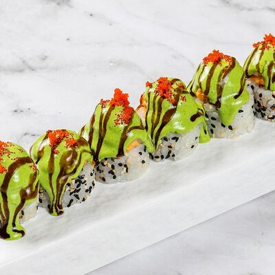 Запеченный ролл с креветкой в Bona по цене 990 ₽