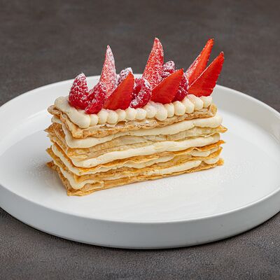 Мильфей со свежими ягодами в МОСТ бистро по цене 690 ₽