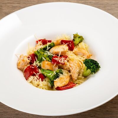 Паста с куриным филе в Баррель по цене 696 ₽