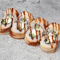 Филадельфия с угрем в Yoshi sushi