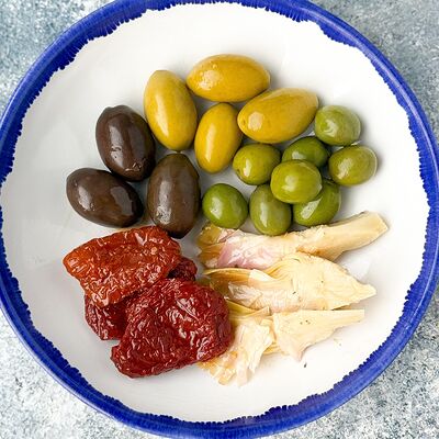 Итальянские антипасти к вину в Food market skolkovo по цене 1500 ₽