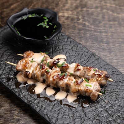 Шашлычок куриныйв Суши & Саке Izakaya Bar по цене 433 ₽