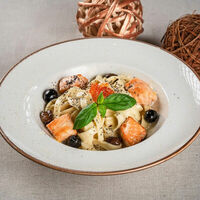 Фетучини с лососем Санта Донна в Adriano