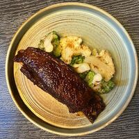 Говяжье ребро с перечным соусомв Only Wine