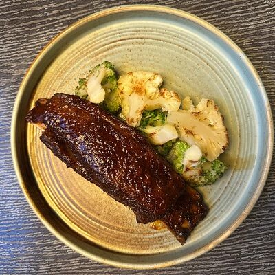 Говяжье ребро с перечным соусомв Only Wine по цене 2800 ₽