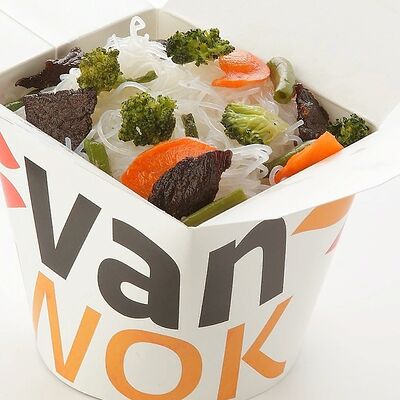 Рисовая лапша с говядиной и брокколи в соусе в Vanwok по цене 538 ₽