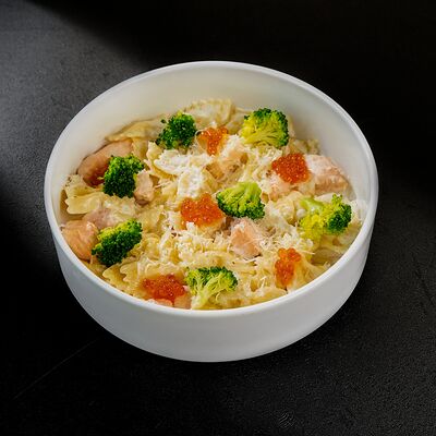 Фарфалле с лососем и брокколи в Everest Sochi по цене 1090 ₽