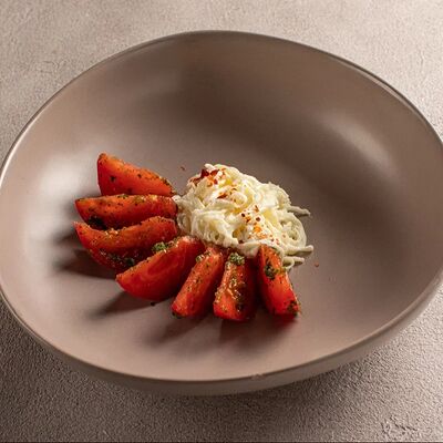 Томаты с грузинской страчателлой в Оджахури по цене 710 ₽