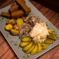 Закусочка под водочку в Бегемот и мышь