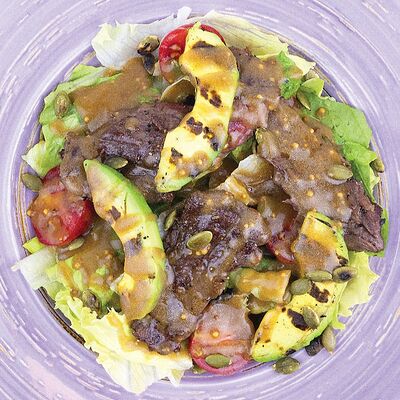 Стейк салат из мраморной говядины в Тальятелло по цене 850 ₽