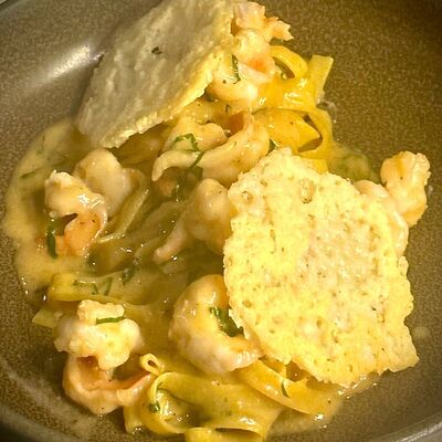 Тальятелле с креветками и соусом биск в Moonlight Cafe по цене 1190 ₽