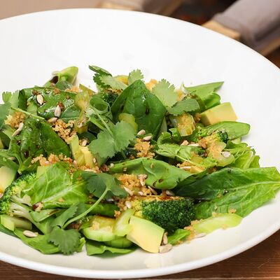 Большой салат с брокколи в Беллуччи по цене 820