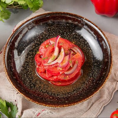 Салат Аччик-чучук к плову в Куркума по цене 350 ₽