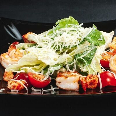 Цезарь с креветками в Лосось Культура Бар по цене 536 ₽