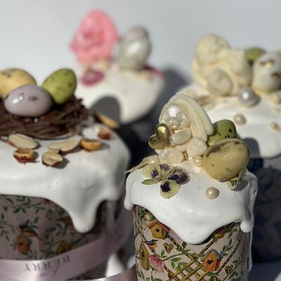 Кулич большой с дубайской начинкойв Kissberry по цене 1950 ₽