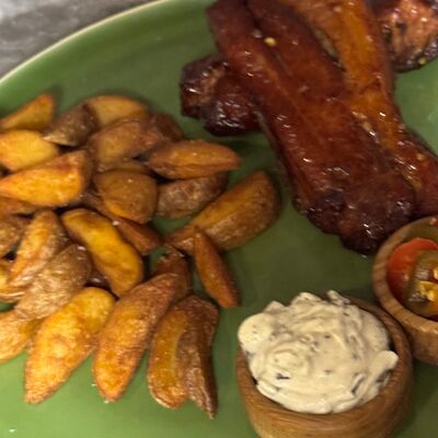 Ребра барбекю с картофелем в Гастро паб грин по цене 520 ₽