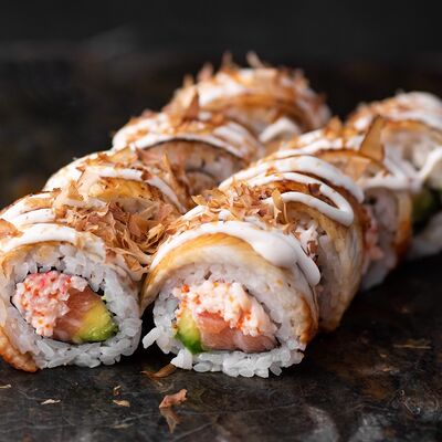 Ролл с опалённым угрём без сыра в Godzilla sushi по цене 1210 ₽