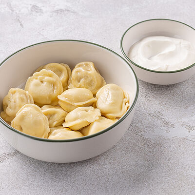 Пельмени со сметаной в Шоколадница по цене 450 ₽