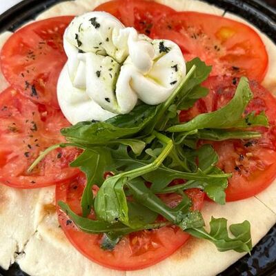 Буррата с томатами на пшеничной лепешке в Crystal по цене 1060 ₽