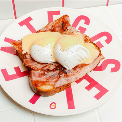 Бенедикт с беконом в Eggsellent по цене 590 ₽