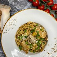 Wok с курицей в Три Шефа