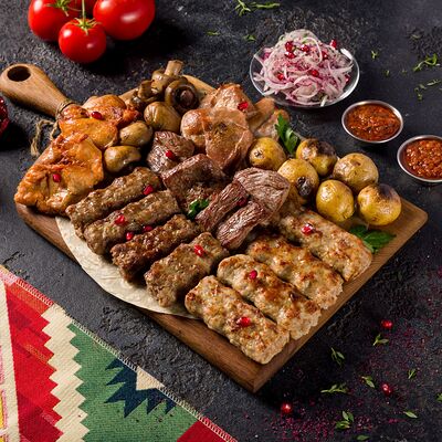 Ассорти шашлыков и кебабов со свининой в Шоти по цене 3480 ₽